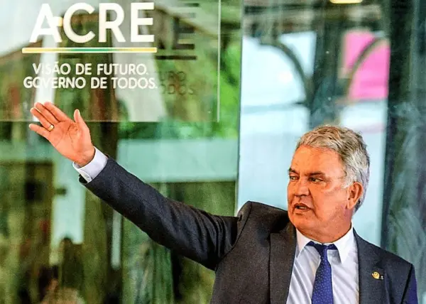 Senador quer providência do governo sobre imigrantes retidos em Assis Brasil