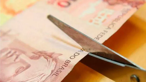 Gehlen Diniz apresenta projeto que prevê redução de 50% do salário de parlamentares por 3 meses