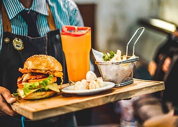 ARTIGO - Como bares e restaurantes podem sobreviver à crise do coronavírus