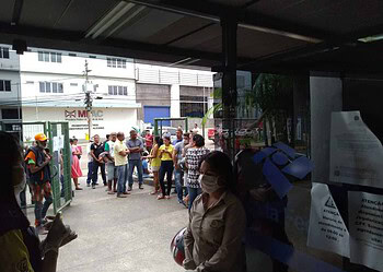 e a população não está respeitando uma distância segura para evitar a propagação do vírus