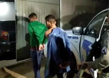 Adolescentes invadem casa, rendem família e prendem idosa no quarto durante assalto