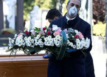 Mundo tem 3,8 milhões de casos de covid-19; Brasil é 6º em mortes