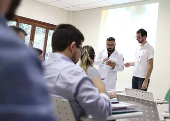 Médicos formados no exterior e que não possuem o Revalida poderão atuar nas UPAs do Acre