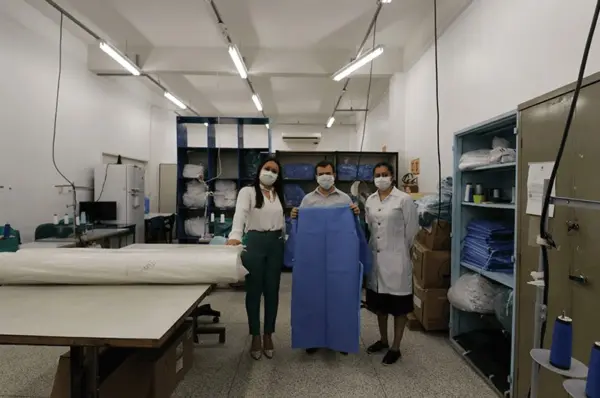 Sicoob Credisul doa tecido para confecção de aventais para Hospital de Base de Porto Velho/RO