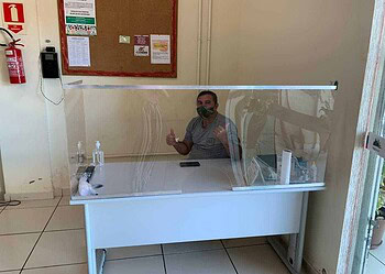 Prefeitura de Rio Branco instala painéis acrílicos de isolamento para atendimento ao público