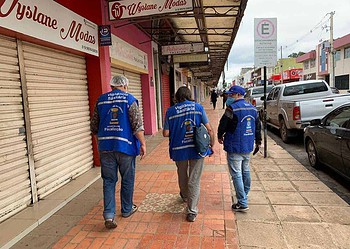 Operação da Prefeitura com apoio do CBM/AC orienta comerciantes no Centro de Rio Branco