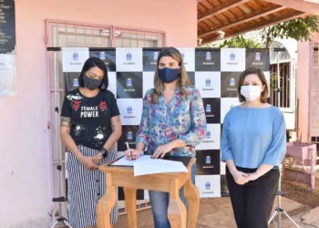 Socorro Neri assina ordem de serviço para reforma da Casa Rosa Mulher