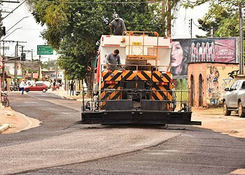 Prefeitura recupera parte da Rua 24 de Janeiro em experiência grátis com micro pavimento