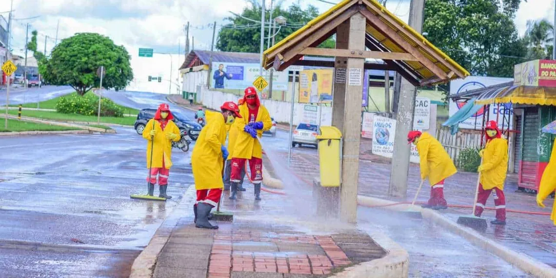 Rio Branco promove mais uma ação de higienização em locais públicos contra a covid-19