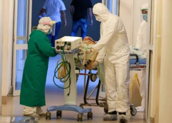 Governo compra respiradores para aliviar colapso na saúde e estuda antecipar feriados