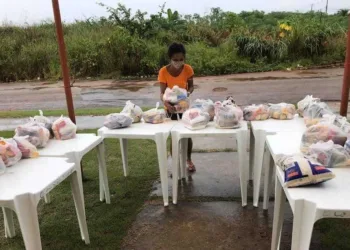Cestas básicas se esgotaram em 15 minutos (Foto: Reprodução Facebook Massimo Lombardi)