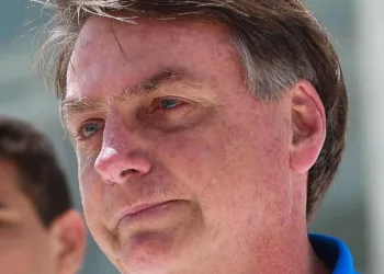 O presidente Jair Bolsonaro acompanhou, da área externa do Palácio do Planalto, em Brasília, a manifestação de apoiadores de seu governo, que está sendo realizada neste domingo (15) na capital federal e em outras cidades do país.