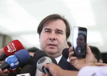 O ministro da Economia, Paulo Guedes, se reúne com o presidente da Câmara, Rodrigo Maia.