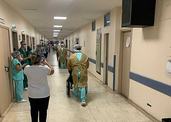 Sete pacientes do Hospital Santa Juliana receberam alta médica na segunda-feira, 18 (Foto Cedida)