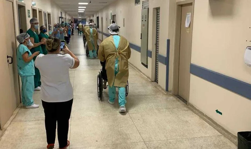 Sete pacientes do Hospital Santa Juliana receberam alta médica na segunda-feira, 18 (Foto Cedida)