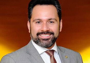 Deputado Alan Rick e equipe do Ieptec entregam doação de 1,5 tonelada em cestas básicas para o Estado