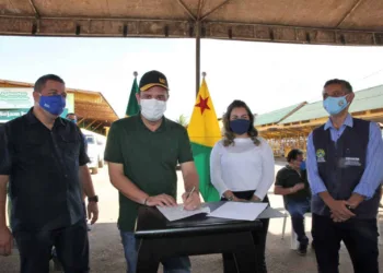 Governo assina convênio com prefeituras para ramais em Brasileia, Epitaciolândia e Xapuri