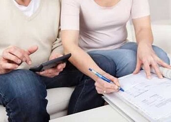 Número de brasileiros endividados cresce e volta a bater recorde em junho, indica CNC