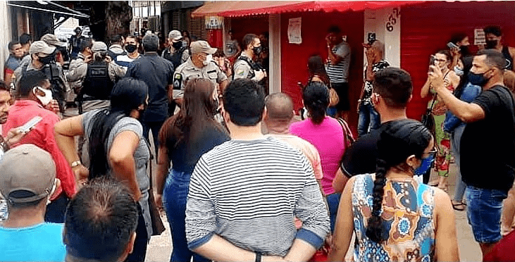 Confusão começou após fiscalização da Polícia Militar no comércio do centro de Rio Branco (Foto: Reprodução ac24horas)