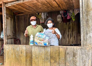 Prefeitura de Rio Branco entrega cestas básicas e kits limpeza a famílias carentes na zona rural