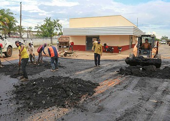 Em parceria com prefeitura, entorno do Hospital de Campanha de Cruzeiro do Sul recebe limpeza e melhoria viária