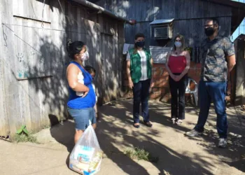 Prefeitura de Rio Branco faz entrega de cestas básicas para artistas