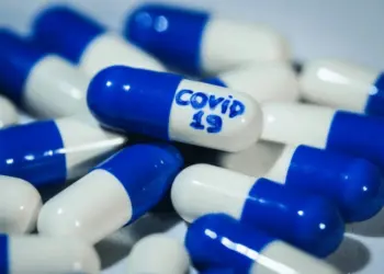 Plano de saúde não pode negar tratamento prescrito por médico e deve cobrir teste de Covid