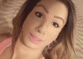 Travesti identificada como Fernanda Machado da Silva, de 27 anos, foi morta a pauladas (Foto: Acervo Pessoal)