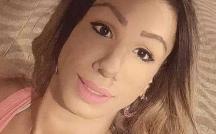 Travesti identificada como Fernanda Machado da Silva, de 27 anos, foi morta a pauladas (Foto: Acervo Pessoal)