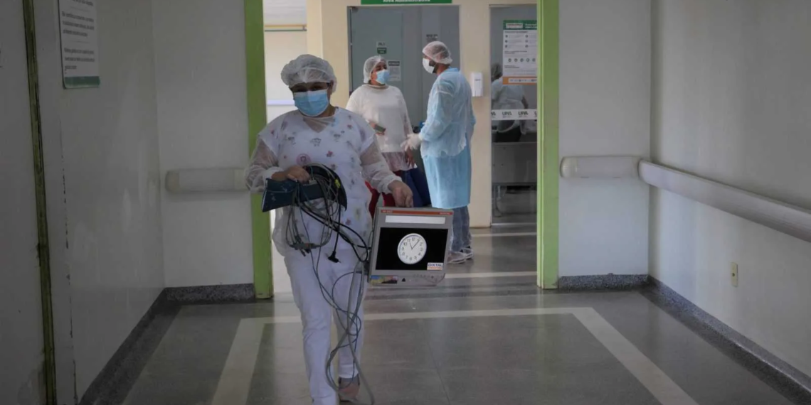 Objetivo do protocolo é orientar os profissionais quanto à medicação adequada aos pacientes acometidos pela Covid-19, de acordo com o seu quadro clínico Foto: Odair Leal/Secom