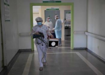 Objetivo do protocolo é orientar os profissionais quanto à medicação adequada aos pacientes acometidos pela Covid-19, de acordo com o seu quadro clínico Foto: Odair Leal/Secom