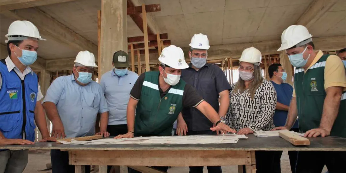 Governador visita obras de ampliação do Hospital João Câncio Fernandes, em Sena Madureira