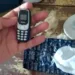 Mulher é surpreendida por policiais penais ao tentar enviar um mini celular para dentro do presídio de Sena Madureira