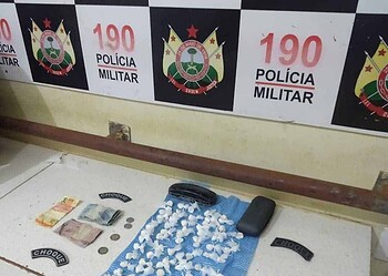 PM apreende drogas no bairro Nova Estação