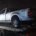 Criminosos sequestram motorista de caminhonete e mantêm vítima refém por horas na capital