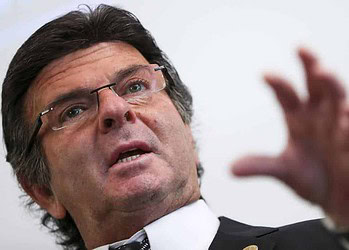 O presidente do Tribunal Superior Eleitoral (TSE), ministro Luiz Fux, durante aula magna sobre o tema Educação e Democracia: Perspectiva 2018, na abertura do curso da pós-graduação Lato Sensu em Democracia, Direito Eleitoral e Poder Legislativo.