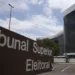 O TSE aumentou o esquema de segurança para acessar o prédio do tribunal neste domingo