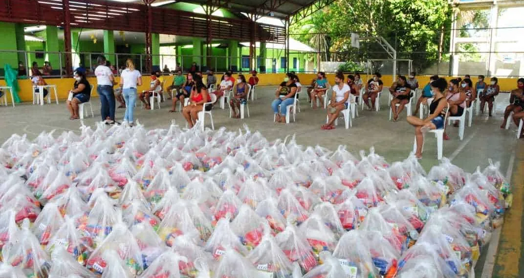 Sistema Fecomércio-Sesc-Senac/AC entrega cestas básicas em Tarauacá 