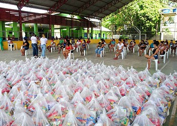 Sistema Fecomércio-Sesc-Senac/AC entrega cestas básicas em Tarauacá 