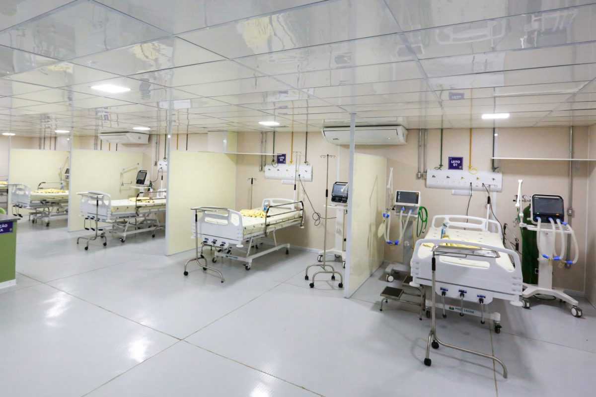 O hospital possui 10 leitos de unidade de terapia intensiva (UTI), 20 leitos semi-intensivos, 60 leitos de enfermaria, entre outros (Foto: Marcos Vicentti / Secom Acre)