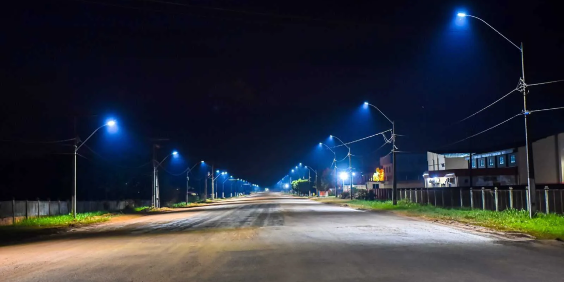 Parque Industrial recebe iluminação pública em LEDs, limpeza e recuperação emergencial das ruas pela prefeitura