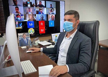 Nicolau Júnior conversou com o secretário por meio da plataforma digital do parlamento acreano (Foto: Raimundo Afonso / Agência Aleac)