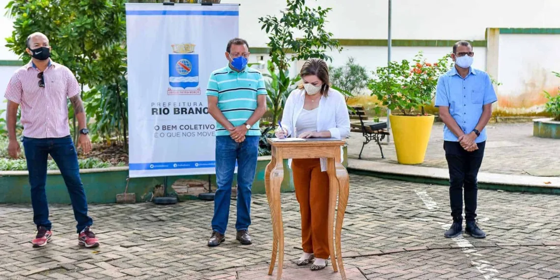 Prefeitura assina ordem de serviço para conservação, recuperação e restauração de vias na Cadeia Velha
