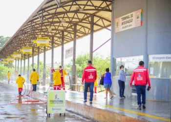 Terminais de integração da Sobral e Adalberto Sena passaram pela higienização esta semana (Foto: Assis Lima / Ascom PMRB)