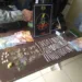 Foram encontrados 61 tabletes de maconha, 16 saquinhos Skank, 10 pedras de Crack, 167 DVD`s e 18 CD`s, além da quantia de R$ 504,00 (Foto: Ascom PM/AC)