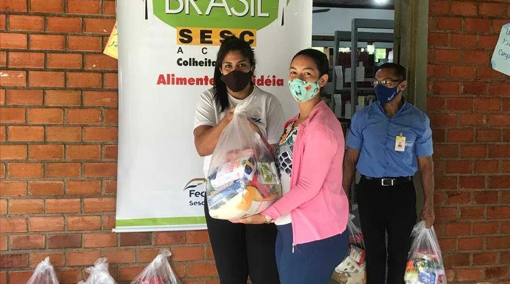 Cestas básicas são doadas pelo Sistema Fecomércio-Sesc-Senac/AC no município de Xapuri 