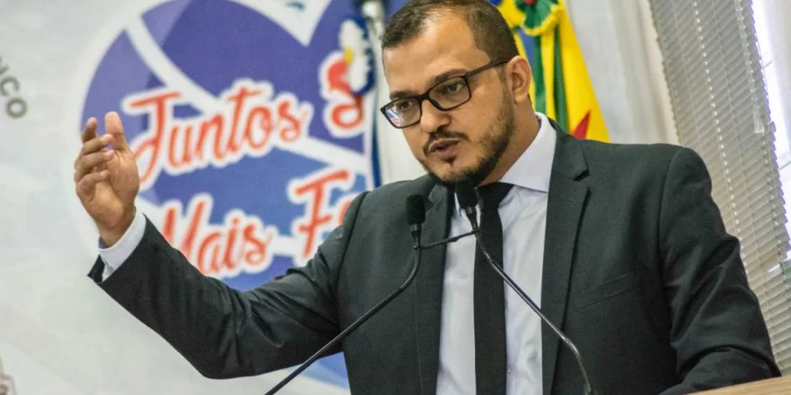 Rodrigo Forneck cobra a volta de transparência nas informações do transporte público de Rio Branco
