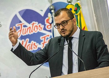 Rodrigo Forneck cobra a volta de transparência nas informações do transporte público de Rio Branco