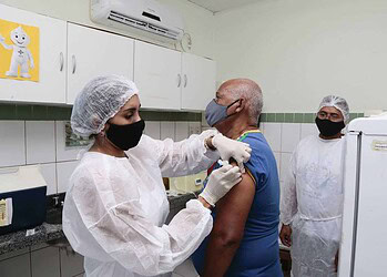 Prefeitura de Rio Branco realiza ação itinerante para que a população se vacine contra gripe