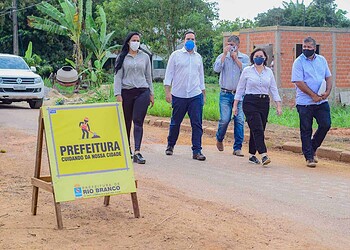 Prefeita e equipe realizaram uma visita ao bairro Cadeia Velha (Foto: Ascom PMRB)